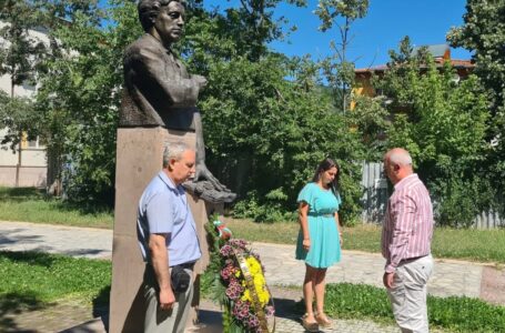 Пещера се поклони пред Левски