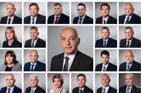 Радев разпусна парламента, назначи изборите за 2 октомври и Гълъб Донев за служебен премиер