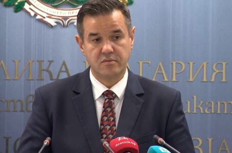 След сръчкване от ГЕРБ: Служебният кабинет ще преговаря с “Лукойл” за намаление цените на горивата