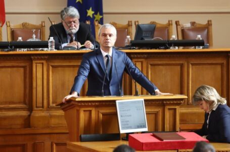 Костадинов: За пореден път НС ще събере безразборна евроатлантическа тълпа