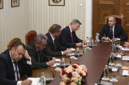 Карадйъ след консултациите: Тук в президентството да ни затворят всички до бял пушек