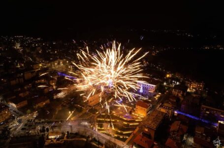 Грейнаха коледните светлини в Царево