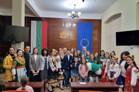 Кметът на община Пещера награди деца с високи постижения в областта на образованието, изкуството, културата и спорта