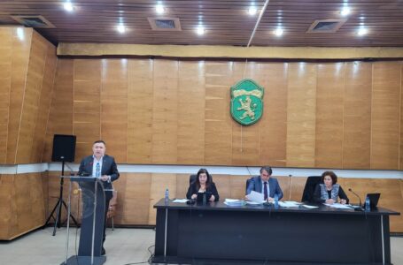 Мораториум върху продажбата на общински терени в гр. Баня наложи Общинския съвет