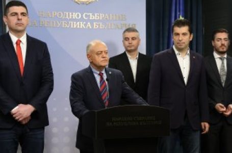 Петков срещу ГЕРБ и ДПС:Предложенията за отпадане на дерогацията за руски петрол са писани на коляно