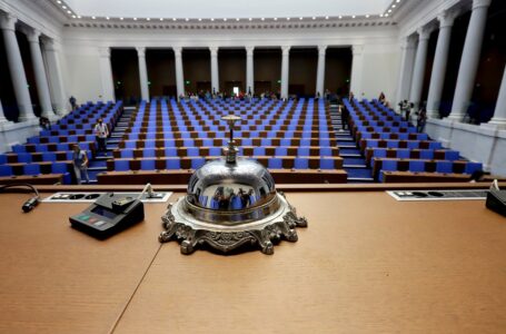 Парламентът избра две постоянни комисии: правна и бюджетна