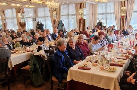 Клубът на пенсионера в Пещера отпразнува заедно предстоящите коледните празници