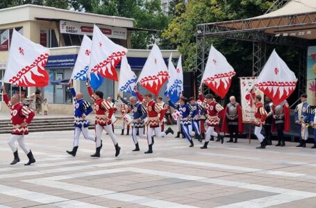Международен фолклорен фестивал в Пещера обедини народи и традиции