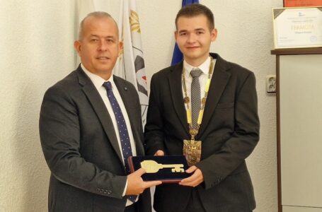 Младежкият общински съвет посети Община Пещера и се запозна с устройството и функциите на местната власт