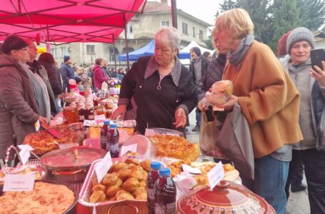 Фолклорен фестивал събра традиции, музика и хора в село Капитан Димитриево